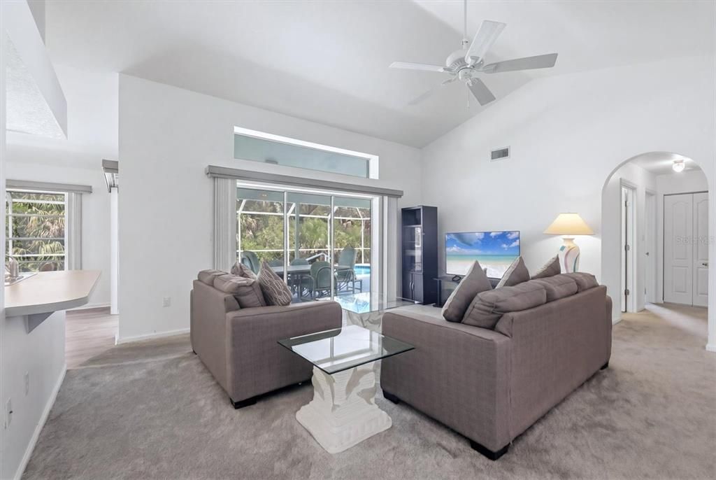 Activo con contrato: $329,900 (3 camas, 2 baños, 1652 Pies cuadrados)