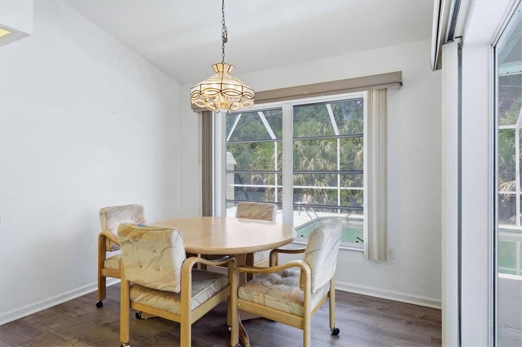 Activo con contrato: $329,900 (3 camas, 2 baños, 1652 Pies cuadrados)