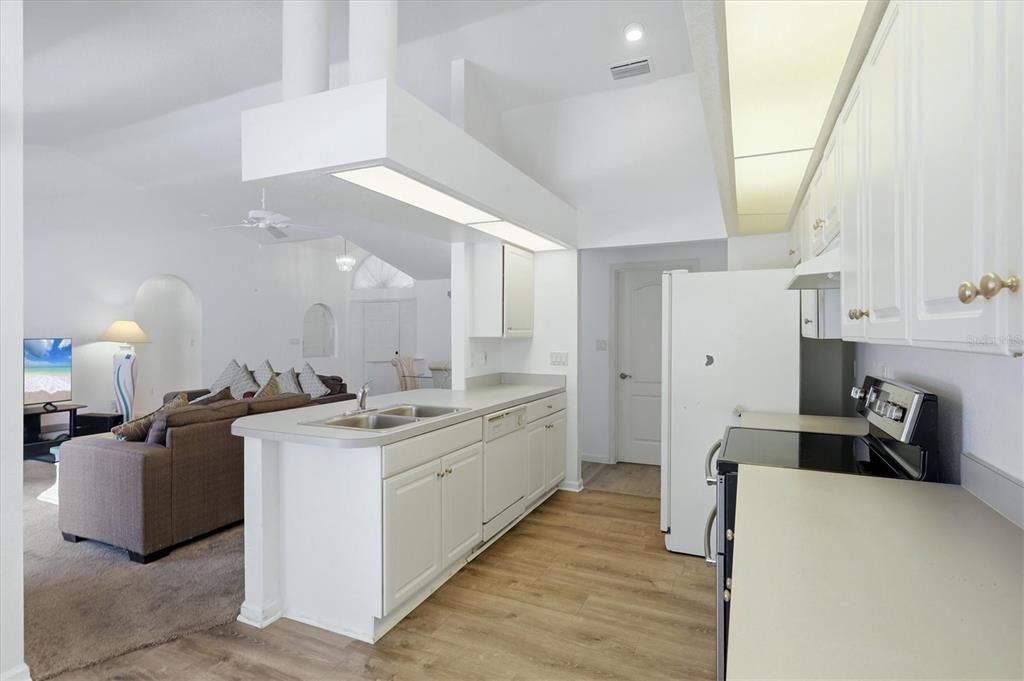 Activo con contrato: $329,900 (3 camas, 2 baños, 1652 Pies cuadrados)
