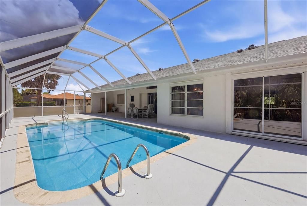 Activo con contrato: $329,900 (3 camas, 2 baños, 1652 Pies cuadrados)