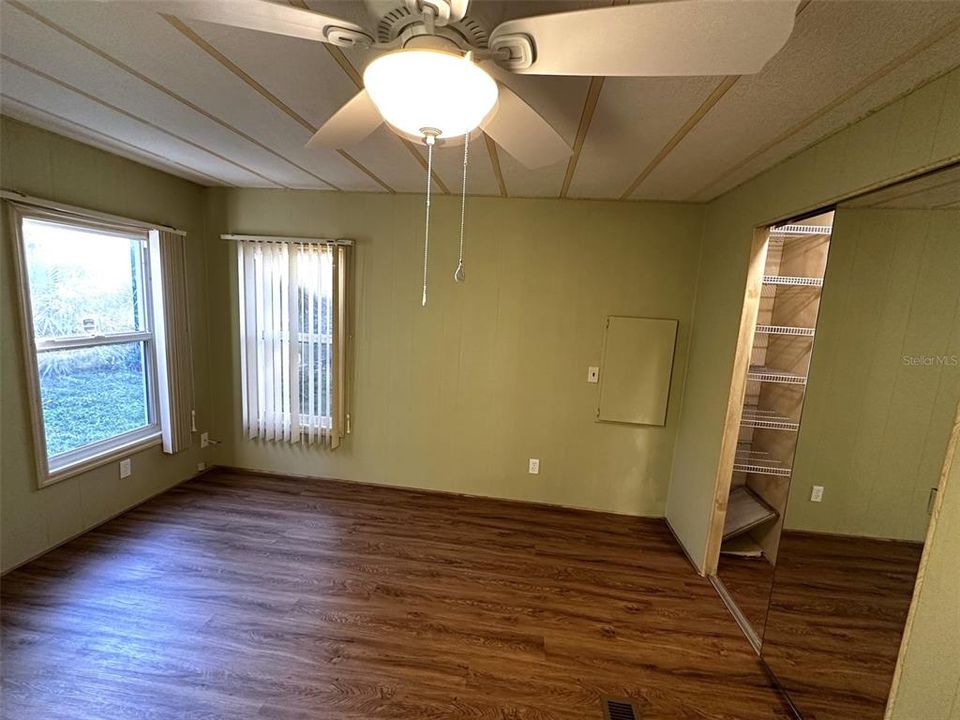 For Sale: $165,000 (2 beds, 2 baths, 1056 Square Feet)