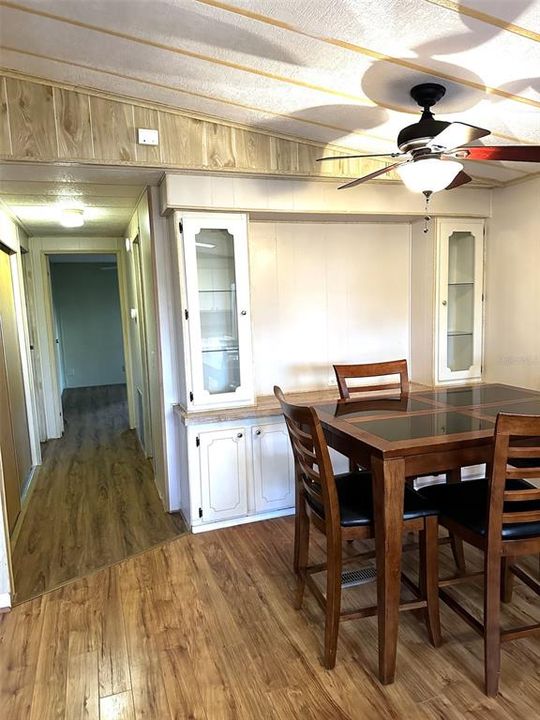 For Sale: $165,000 (2 beds, 2 baths, 1056 Square Feet)