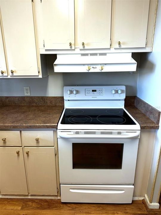 For Sale: $165,000 (2 beds, 2 baths, 1056 Square Feet)