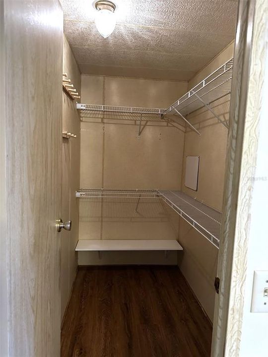 For Sale: $165,000 (2 beds, 2 baths, 1056 Square Feet)