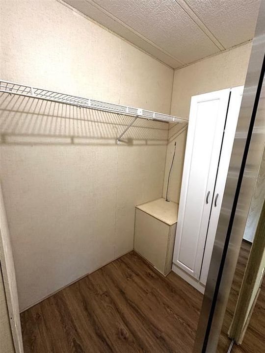 For Sale: $165,000 (2 beds, 2 baths, 1056 Square Feet)