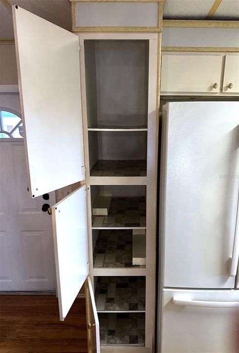 For Sale: $165,000 (2 beds, 2 baths, 1056 Square Feet)