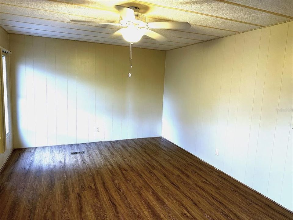 For Sale: $165,000 (2 beds, 2 baths, 1056 Square Feet)