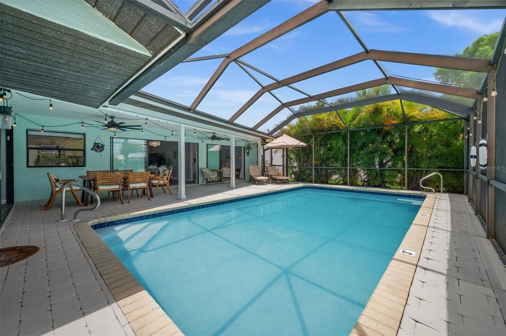 For Sale: $495,000 (3 beds, 2 baths, 1602 Square Feet)
