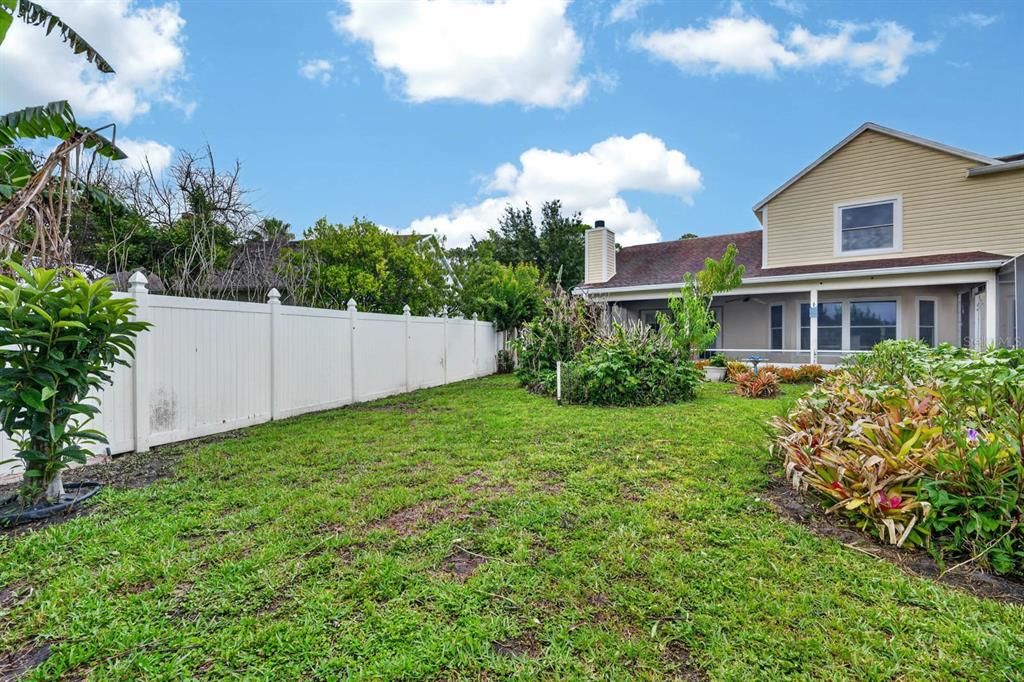 Active With Contract: $425,000 (5 beds, 2 baths, 2732 Square Feet)