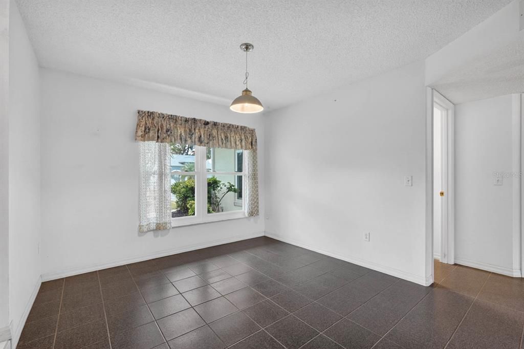 Active With Contract: $425,000 (5 beds, 2 baths, 2732 Square Feet)