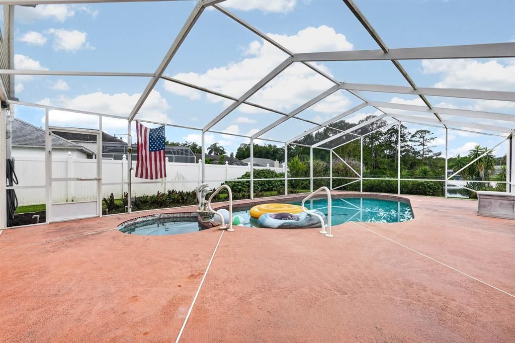 Active With Contract: $425,000 (5 beds, 2 baths, 2732 Square Feet)