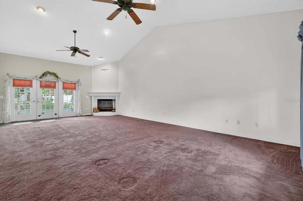 Active With Contract: $425,000 (5 beds, 2 baths, 2732 Square Feet)