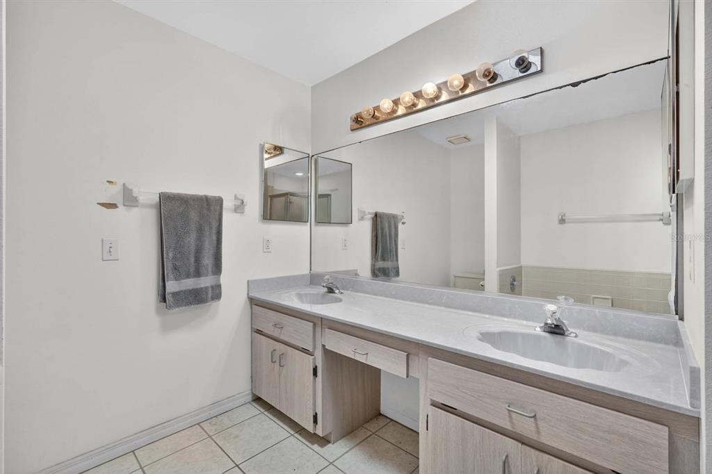 Active With Contract: $425,000 (5 beds, 2 baths, 2732 Square Feet)