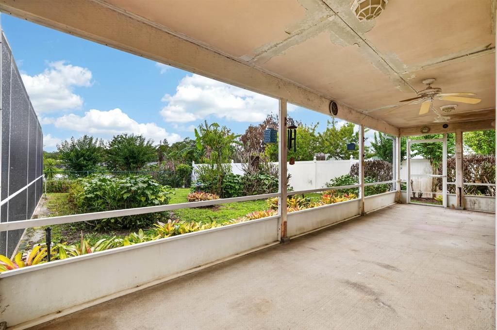Active With Contract: $425,000 (5 beds, 2 baths, 2732 Square Feet)