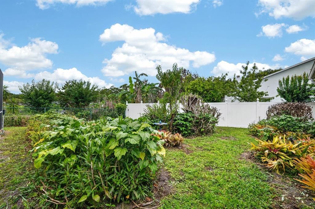 Active With Contract: $425,000 (5 beds, 2 baths, 2732 Square Feet)