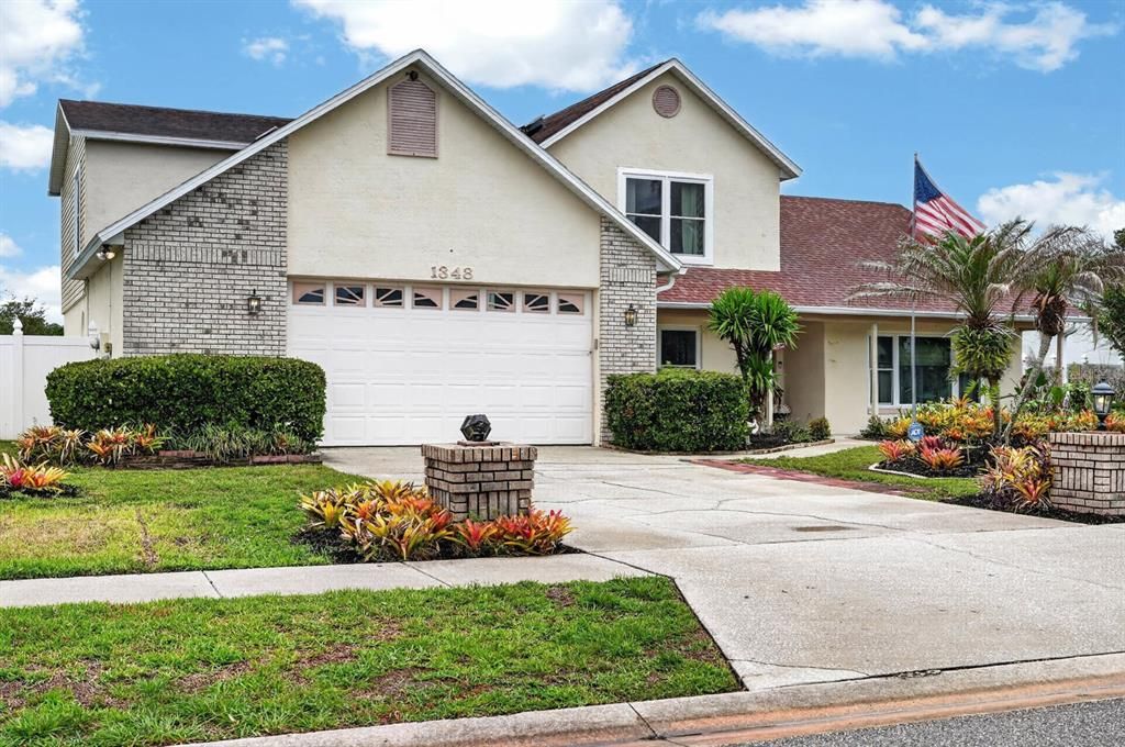 Active With Contract: $425,000 (5 beds, 2 baths, 2732 Square Feet)