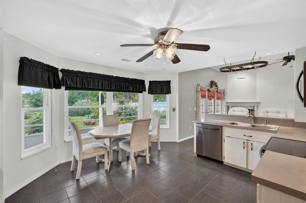 Active With Contract: $425,000 (5 beds, 2 baths, 2732 Square Feet)