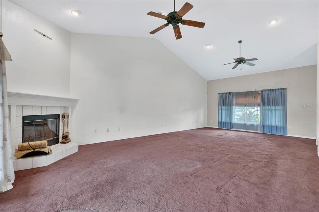 Active With Contract: $425,000 (5 beds, 2 baths, 2732 Square Feet)