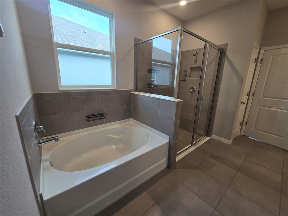 На продажу: $349,900 (4 спален, 2 ванн, 2057 Квадратных фут)