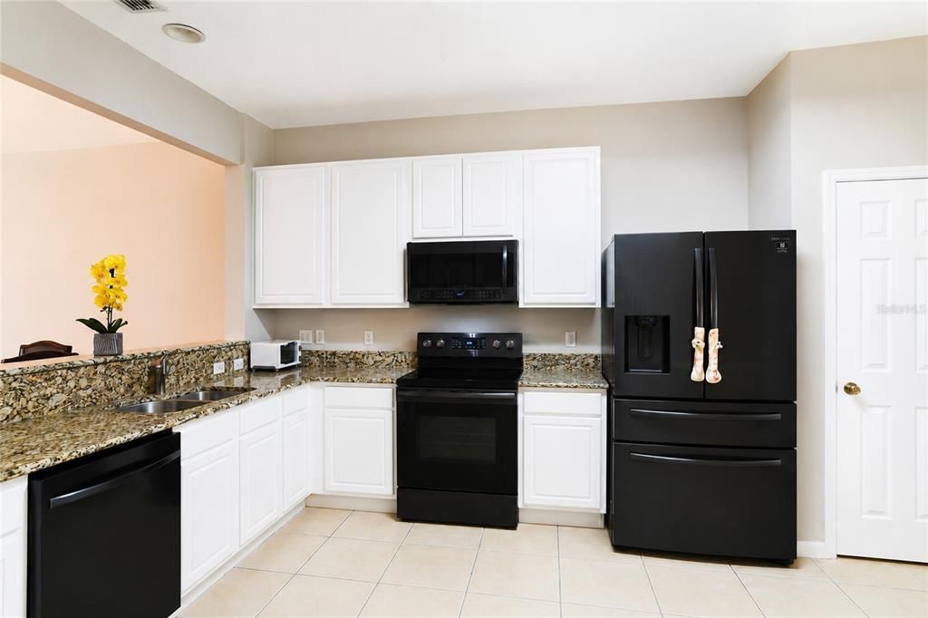 For Sale: $298,000 (2 beds, 2 baths, 1546 Square Feet)