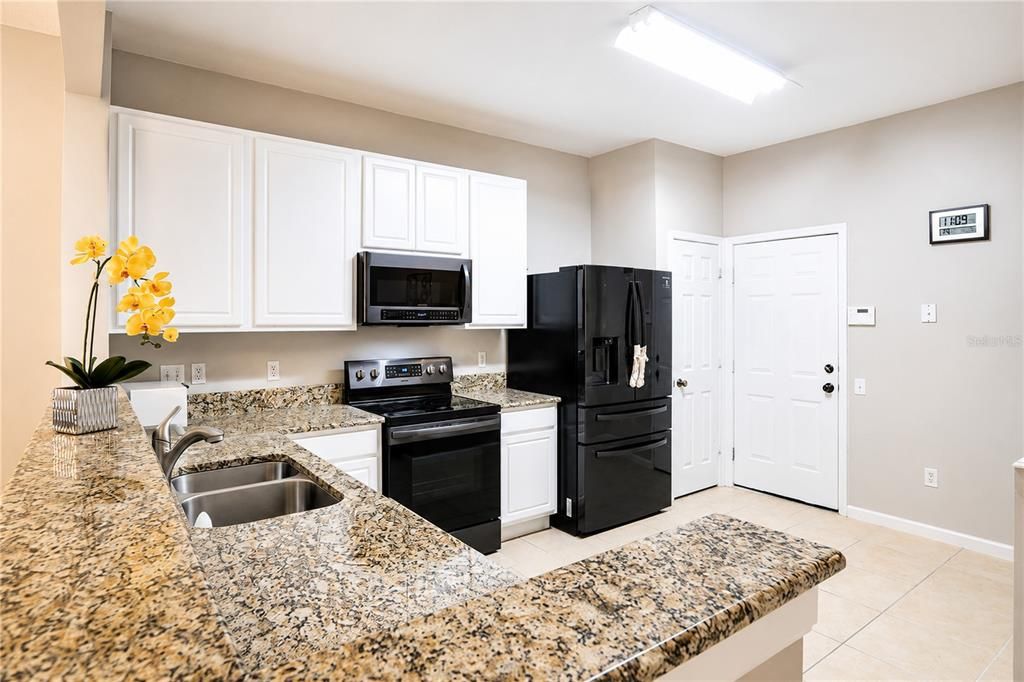 For Sale: $298,000 (2 beds, 2 baths, 1546 Square Feet)