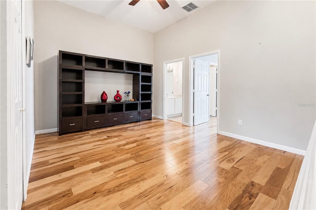 For Sale: $298,000 (2 beds, 2 baths, 1546 Square Feet)