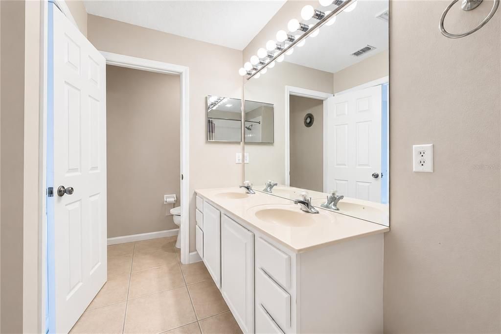 For Sale: $298,000 (2 beds, 2 baths, 1546 Square Feet)