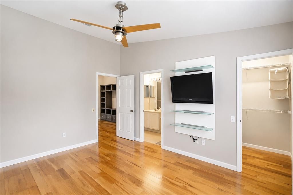 For Sale: $298,000 (2 beds, 2 baths, 1546 Square Feet)
