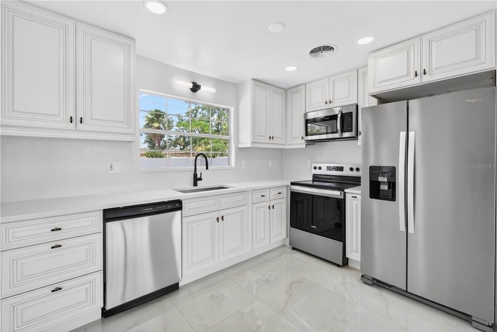For Sale: $515,000 (2 beds, 1 baths, 848 Square Feet)