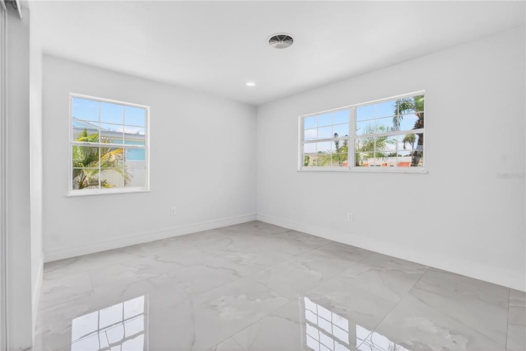 For Sale: $515,000 (2 beds, 1 baths, 848 Square Feet)