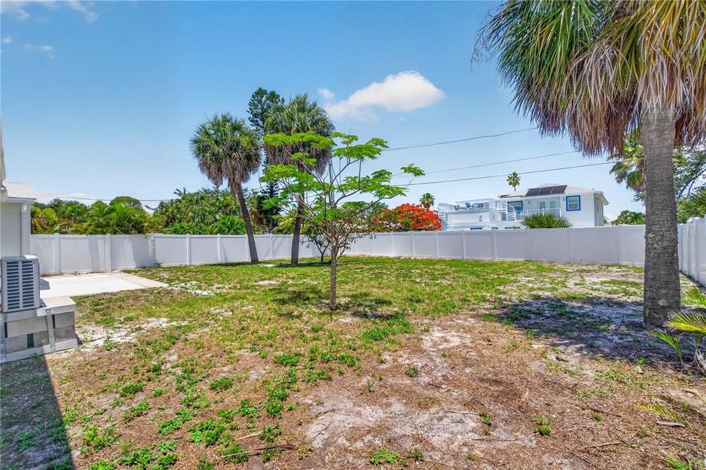 For Sale: $515,000 (2 beds, 1 baths, 848 Square Feet)