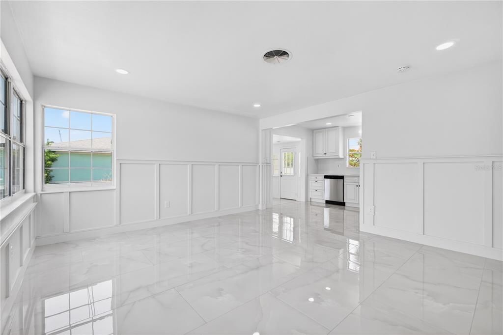 For Sale: $515,000 (2 beds, 1 baths, 848 Square Feet)