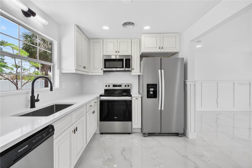 For Sale: $515,000 (2 beds, 1 baths, 848 Square Feet)