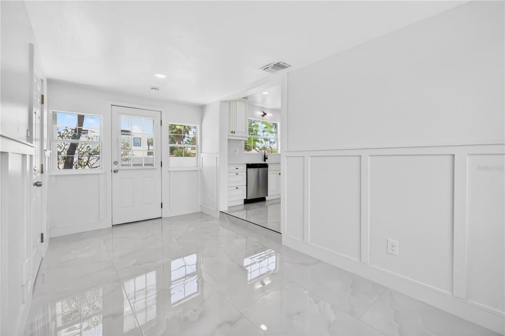For Sale: $515,000 (2 beds, 1 baths, 848 Square Feet)