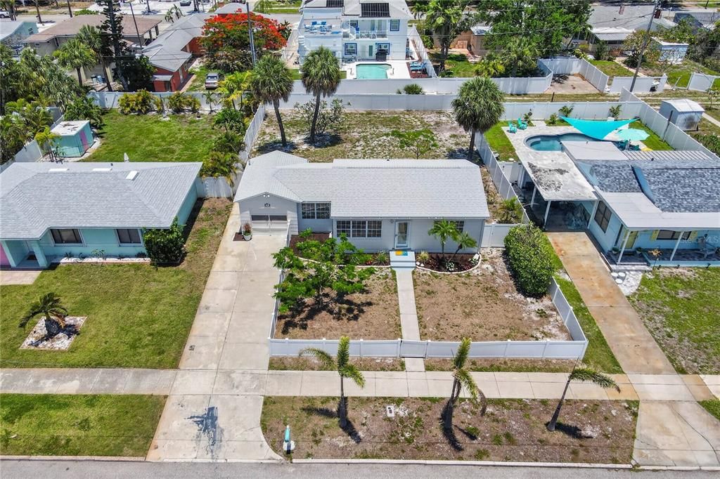 For Sale: $515,000 (2 beds, 1 baths, 848 Square Feet)