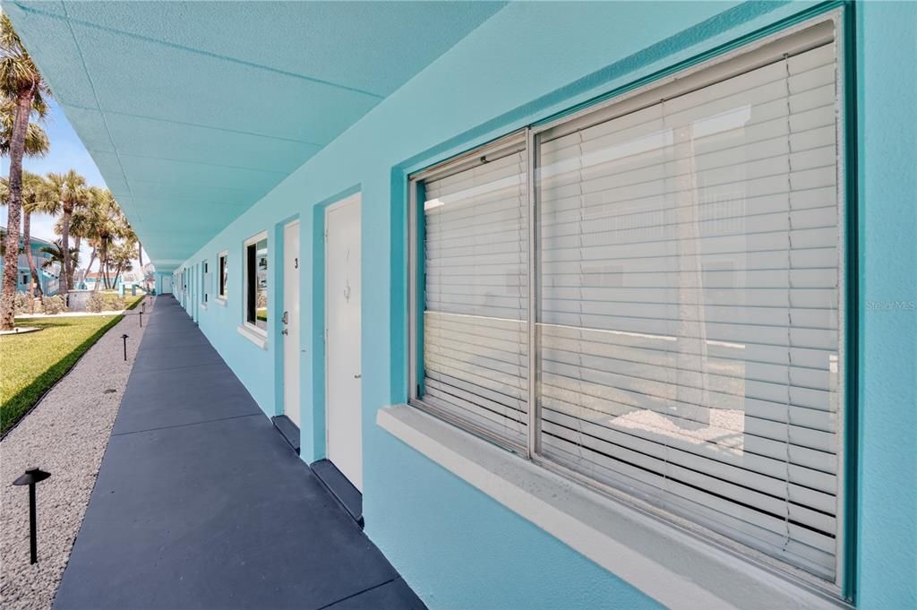 For Sale: $479,900 (2 beds, 1 baths, 729 Square Feet)