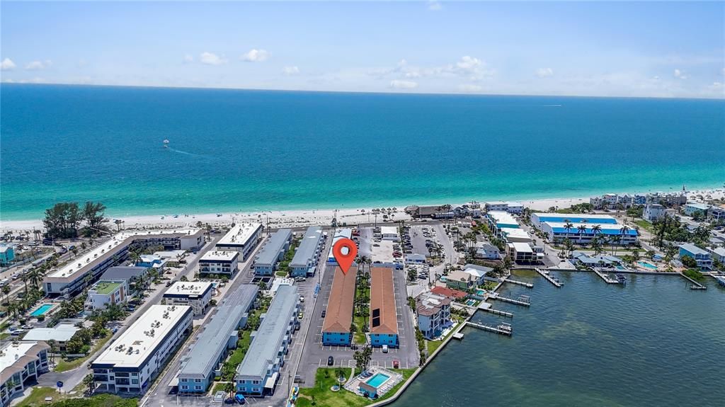 For Sale: $479,900 (2 beds, 1 baths, 729 Square Feet)