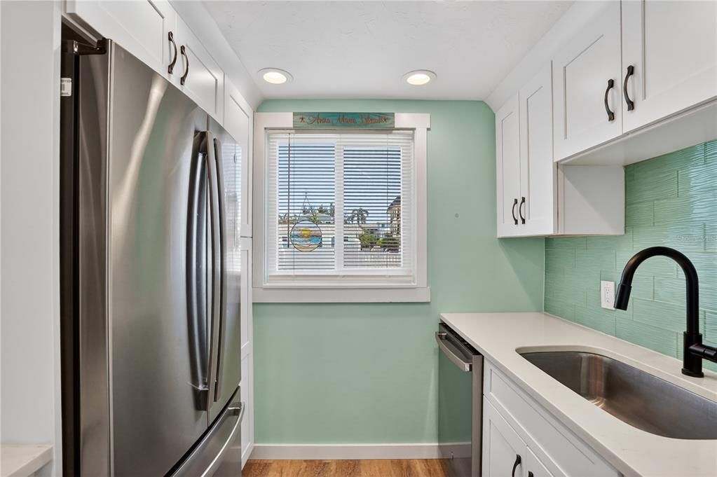 For Sale: $479,900 (2 beds, 1 baths, 729 Square Feet)