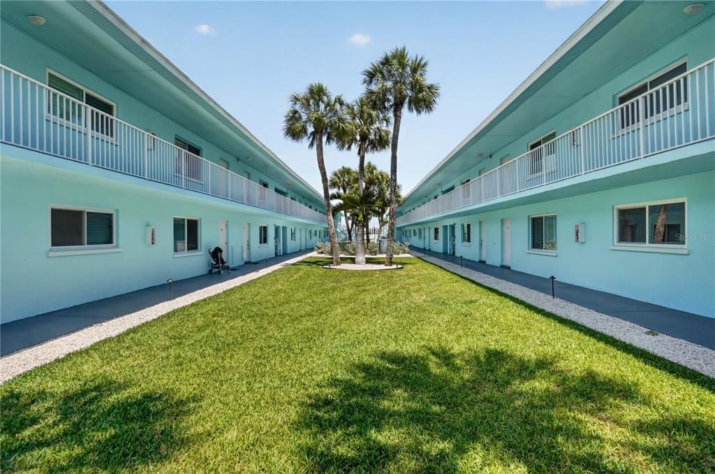 For Sale: $479,900 (2 beds, 1 baths, 729 Square Feet)
