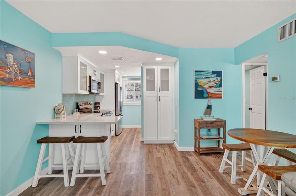 For Sale: $479,900 (2 beds, 1 baths, 729 Square Feet)