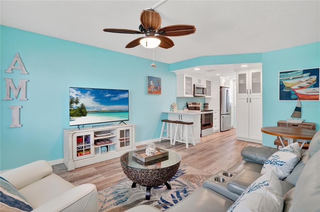 For Sale: $479,900 (2 beds, 1 baths, 729 Square Feet)