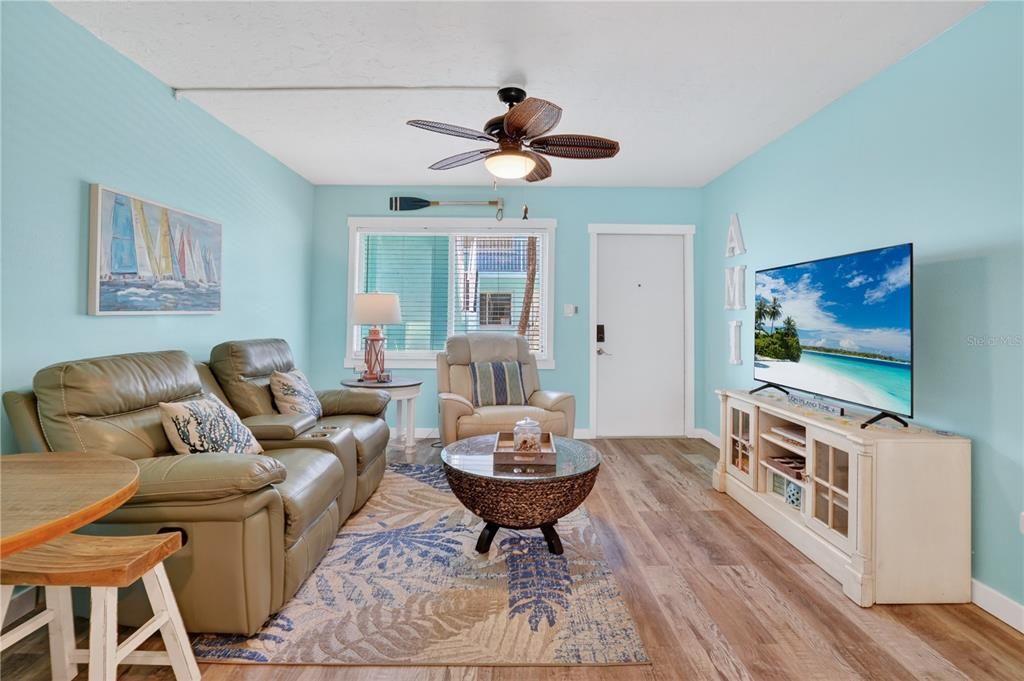For Sale: $479,900 (2 beds, 1 baths, 729 Square Feet)