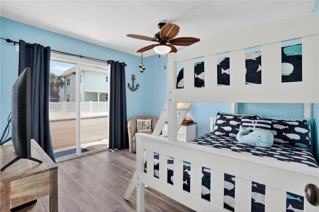For Sale: $479,900 (2 beds, 1 baths, 729 Square Feet)