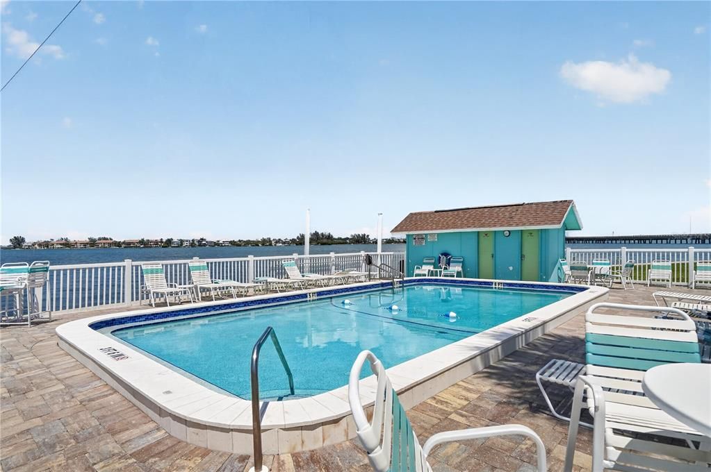 For Sale: $479,900 (2 beds, 1 baths, 729 Square Feet)