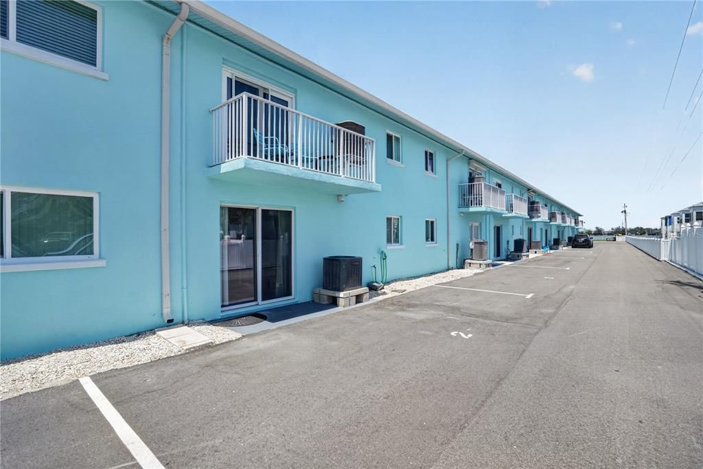 For Sale: $479,900 (2 beds, 1 baths, 729 Square Feet)