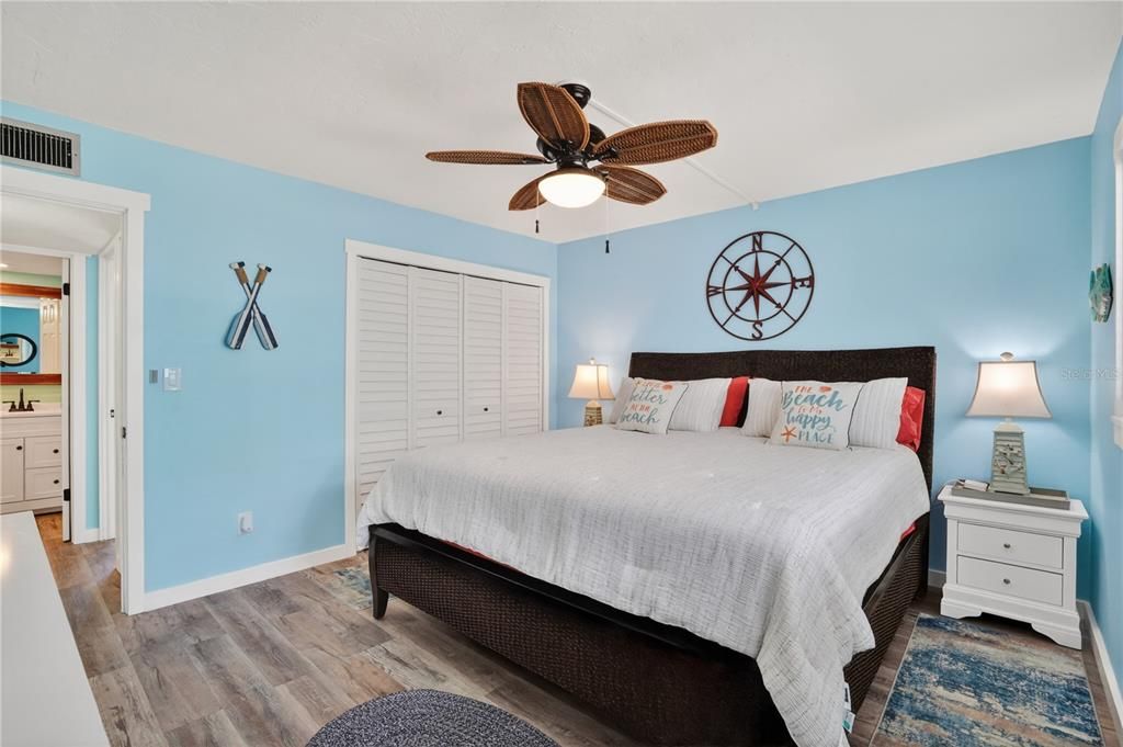 For Sale: $479,900 (2 beds, 1 baths, 729 Square Feet)