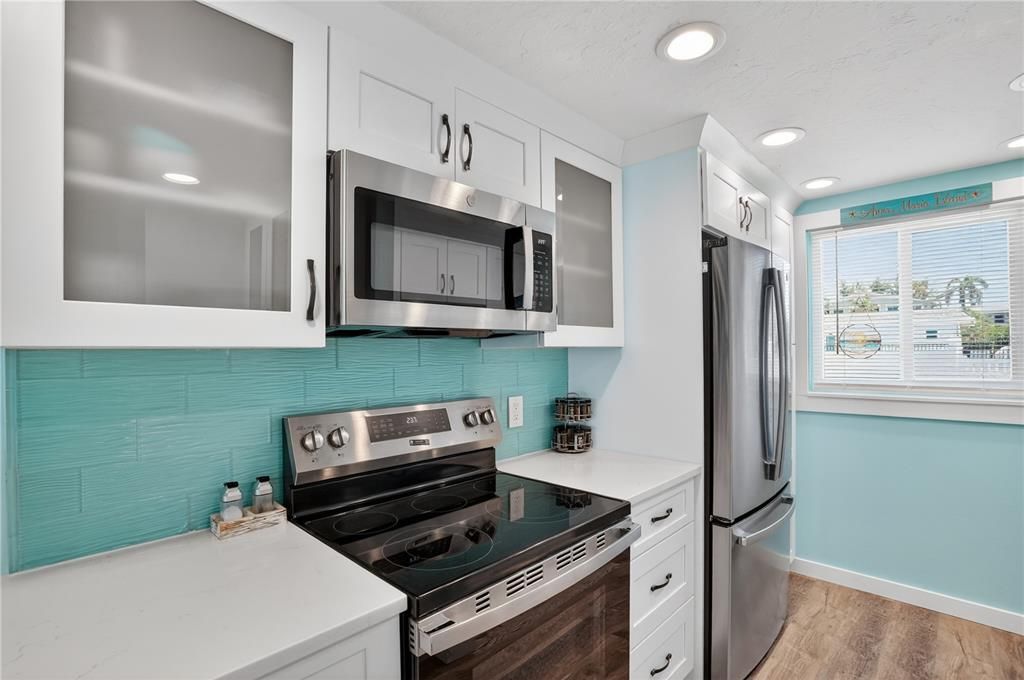 For Sale: $479,900 (2 beds, 1 baths, 729 Square Feet)