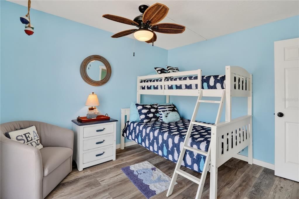 For Sale: $479,900 (2 beds, 1 baths, 729 Square Feet)