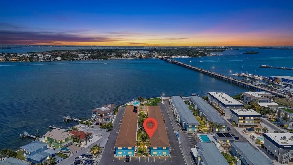 For Sale: $479,900 (2 beds, 1 baths, 729 Square Feet)