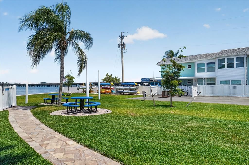 For Sale: $479,900 (2 beds, 1 baths, 729 Square Feet)